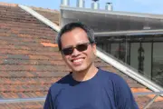 Sato, l'impie : Deka Kurniawan, jeunes flammes