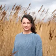 Sheila Armstrong : un homme tombé du ciel, un roman choral fascinant