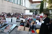 Soutien à Lyhanna : 250 personnes devant le tribunal de Grasse