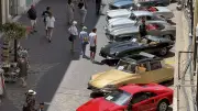 Sète : des voitures vintage envahissent le centre-ville
