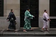Sumo expliqué par un lutteur de 150 kg