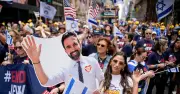 États-Unis : la gauche radicale new-yorkaise remporte trois primaires, un avertissement pour les démocrates