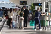 The White Lotus en tournage à l'aéroport de Nice Côte d'Azur