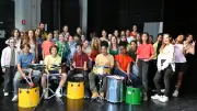 Tifany B., ex-candidate de The Voice, chante avec la chorale du collège Révolution