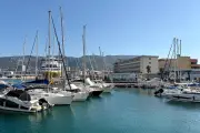 Toulon : deux pontons d'après-guerre détruits dans le port de plaisance