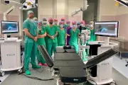 À Toulon, un robot guidé par l'IA assiste les chirurgiens pour les prothèses du genou