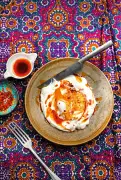 Œufs pochés au yaourt : une recette turque délicieuse pour le petit-déjeuner