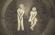 Un campeur tombe dans des toilettes sèches en voulant récupérer ses lunettes