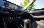 Un fêtard espagnol coincé dans une voiture bloquée par la canicule