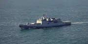 Un navire de guerre russe tire des coups de semonce vers un yacht britannique dans la Manche