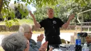 Un repas de consécration à la Table du Château d’Eau à Saint-Gilles