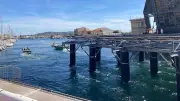 Une table conchylicole solaire de 48 tonnes installée dans l'étang de Thau