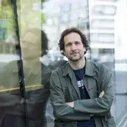 Usurpation d'identité littéraire : un livre écrit par IA attribué à Julien Blanc-Gras