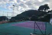 Vente du court de tennis d'Èze : le maire inflexible face à l'opposition