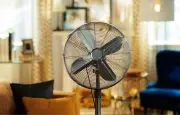 Ventilateur toute la nuit : les risques pour la santé à connaître