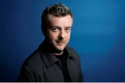 Violences sexuelles : Frédéric Pommier brise le silence dans un livre-témoignage