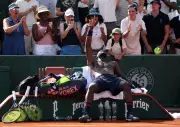 Vol de raquette, envie pressante : les moments insolites de Roland-Garros 2026