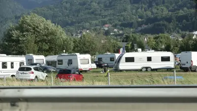 80 caravanes de gens du voyage s'installent sur un terrain de rugby à Marseille avant la reprise