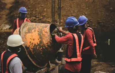 Adolescent de 16 ans blessé par un malaxeur à béton dans le Doubs