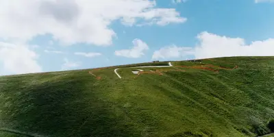 Angleterre : le cheval blanc d'Uffington sauvé par une restauration régulière