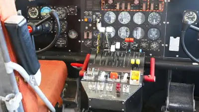 Argentine : un instructeur saute d'un avion en vol, son élève atterrit seule