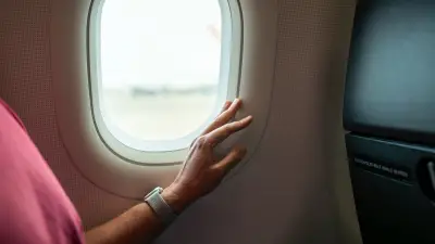 Aspiré par un hublot en plein vol : le miraculé raconte son calvaire