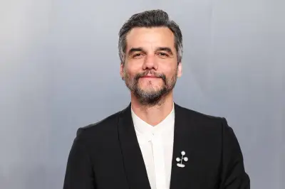 Au Festival d'Avignon, Wagner Moura brille dans « Un procès » de Christiane Jatahy