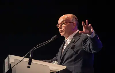 Bernard Cazeneuve franchit une étape vers 2027 sans primaire