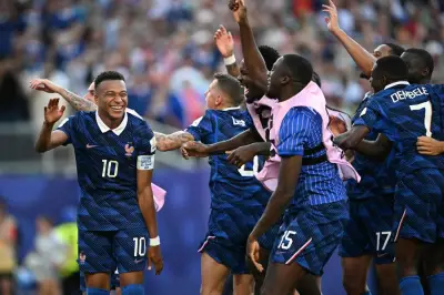 Bleus qualifiés, canicule, incendies : l'actu du week-end