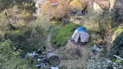 Camping sauvage sur le rempart romain de Nîmes : l'été de tous les dangers