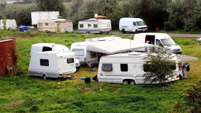 Camping sauvage à Vence : six caravanes occupent un terrain privé
