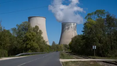 Canicule : EDF stoppe ou bride 11 réacteurs nucléaires en France