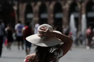 Canicule : vigilance rouge étendue à 37 départements, incendies en hausse