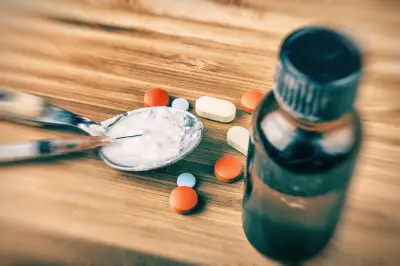 Chemsex : une épidémie silencieuse qui tue, alerte un psychiatre