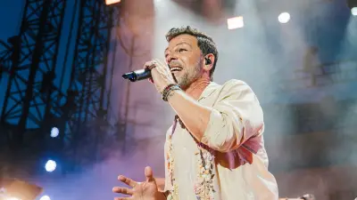 Christophe Maé enflamme les arènes de Nîmes pour son concert Fête foraine