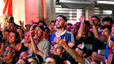 Déception des supporters nîmois après la défaite face à l'Espagne en demi-finale