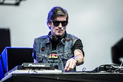 Décès du DJ Kavinsky, expulsion de Xenia Fedorova, incendie en Gironde : l'actu