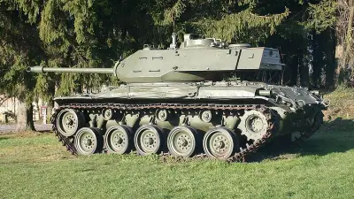 Deux soldats ivres volent un char et sèment le chaos en Angleterre