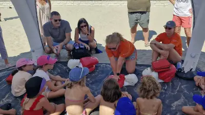Face aux noyades en hausse, la tournée des mini-sauveteurs forme les enfants au Grau-du-Roi