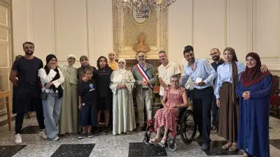 Farid reçoit la médaille de la Ville de Béziers pour avoir sauvé une femme de la noyade