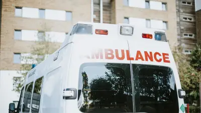 Feurs : un octogénaire se donne la mort en pleine rue, les secours impuissants