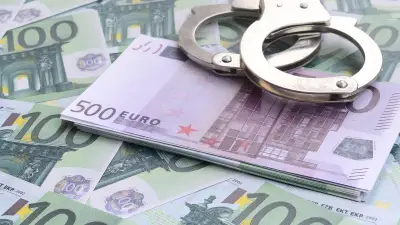 Fraude TVA en Grèce : une fausse SDF vivait dans une villa avec piscine