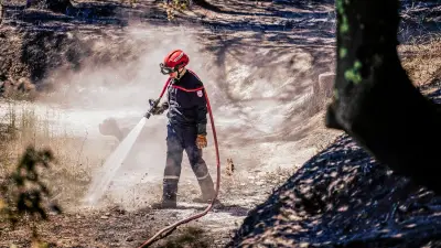 Gard : 540 hectares brûlés, 300 pompiers toujours mobilisés à Lédenon
