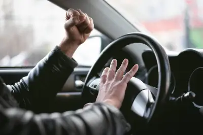 Gassin : un coup de klaxon dégénère, un conducteur violemment frappé