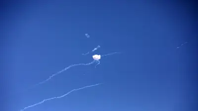 Guerre en Iran : échanges de frappes entre Téhéran et Washington, le Golfe touché