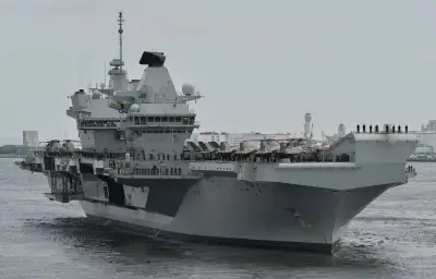 Interception d'un avion russe par des chasseurs britanniques près du Prince of Wales