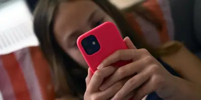 Interdiction des réseaux sociaux aux moins de 15 ans : accord en commission mixte paritaire