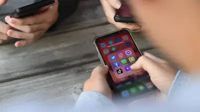 Interdiction des réseaux sociaux aux moins de 15 ans : ce que contient le projet de loi voté ce mardi