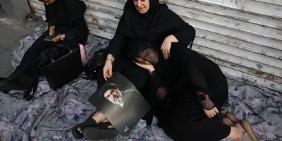 Iran : aux funérailles de Khamenei, l'absence remarquée de son fils Mojtaba