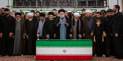 Khamenei menace les États-Unis de vengeance pour son père